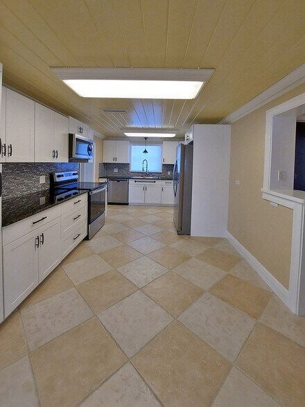 Building Photo - 344 Vesta Cir