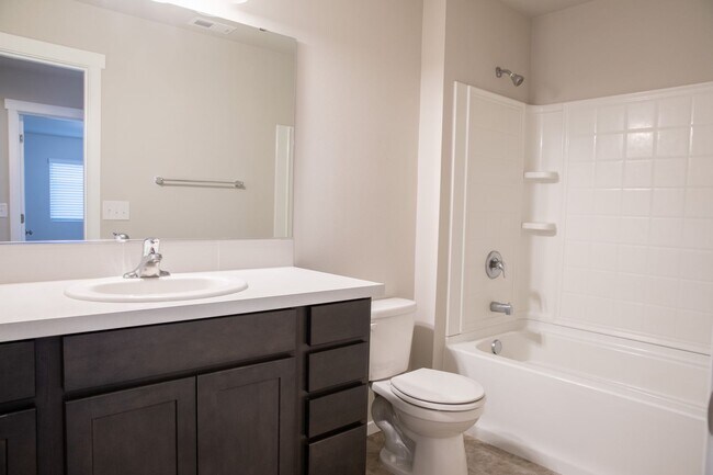 Building Photo - 3006 Mahogony St NE - corner lot