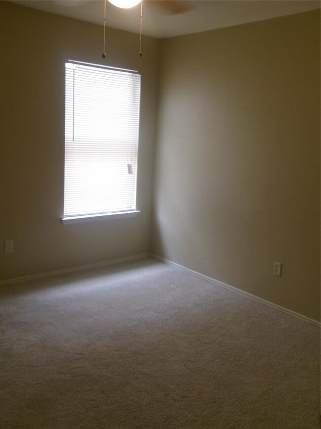 Building Photo - 17611 Wiseman Dr