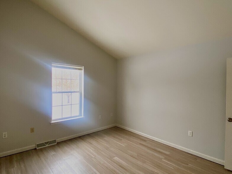 Primary Suite - very high ceilings - 24 Sandstone Ct