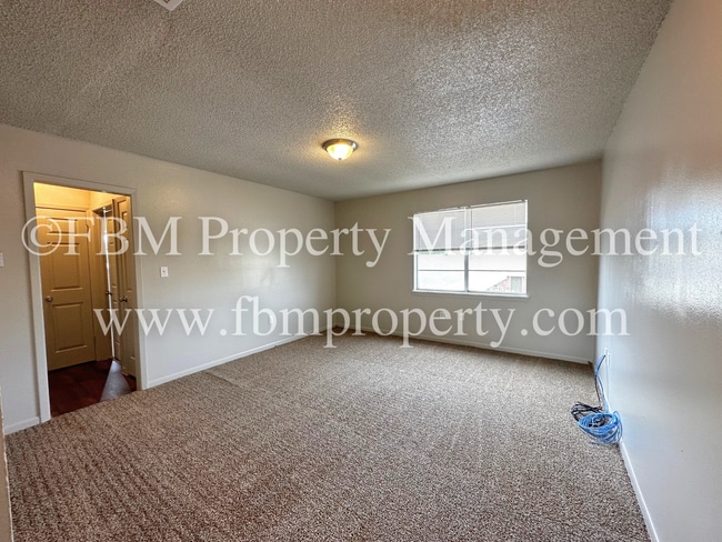 Building Photo - 825 Tehuacana Hwy