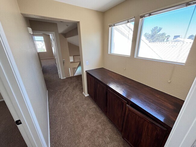 Building Photo - Gorgeous 4Bed/2Bath Home located in Sunris...