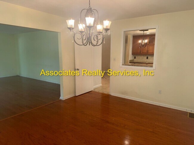 Building Photo - COMING SOON!!! Beautiful 4bed/3bath Corner Lot in Suburban Heights