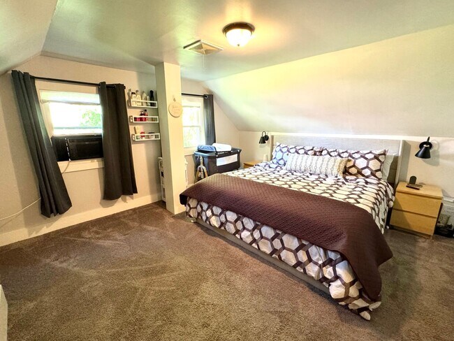 Building Photo - 816 Market