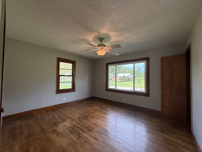 Building Photo - 3 Bedroom 1 Bathroom Home in Greene County...