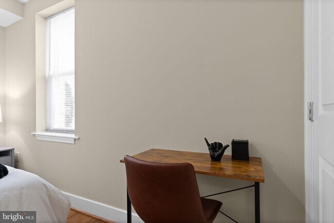 Building Photo - 417 18th St NE