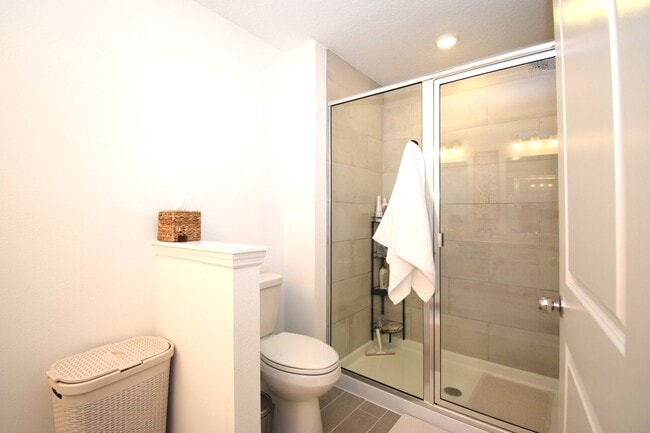 Building Photo - Spacious 3-bedroom, 2.5-bath townhome