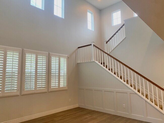 Building Photo - 26529 Craftsmen Ct