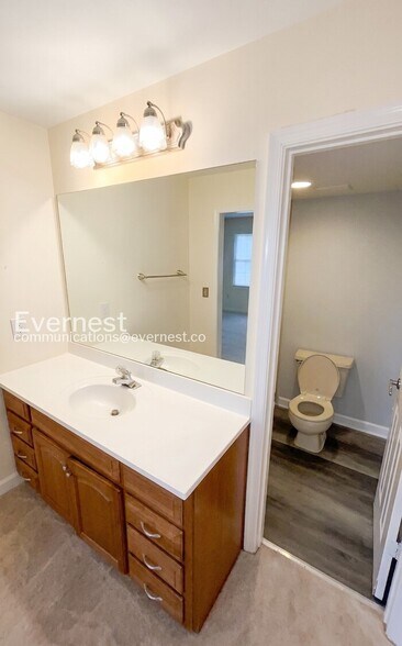 Building Photo - 12135 Salemtown Dr