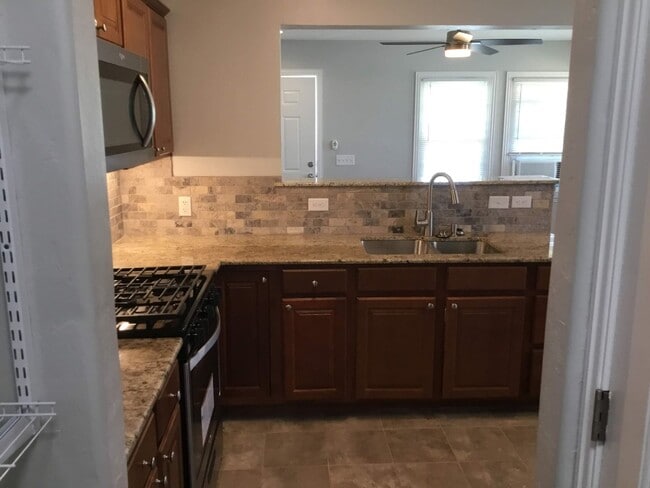 Building Photo - Completely remodeled 1 bedroom, 1 bath duplex!