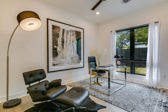 Building Photo - 2015 De Verne St