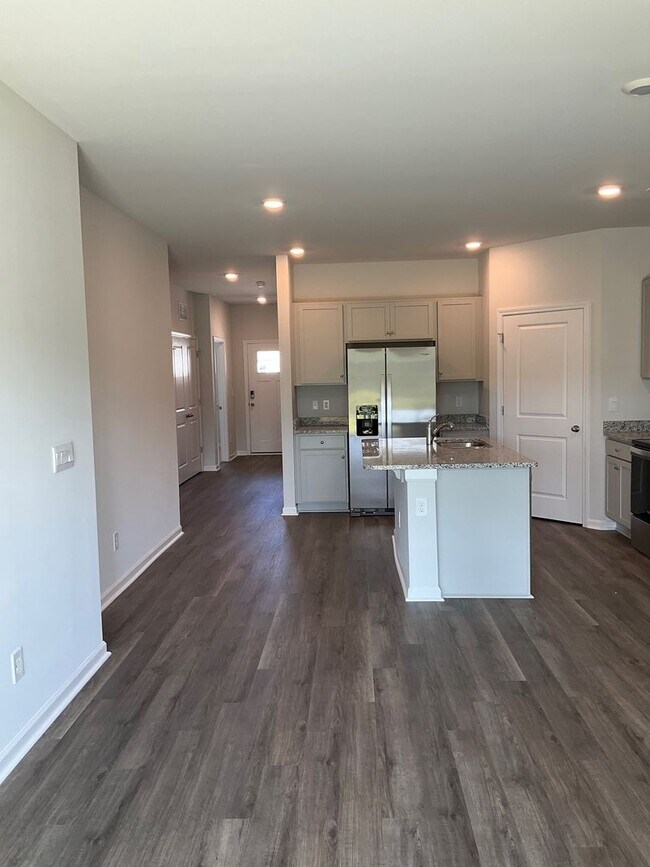 Building Photo - Welcome to this stunning townhouse in Leland, NC!