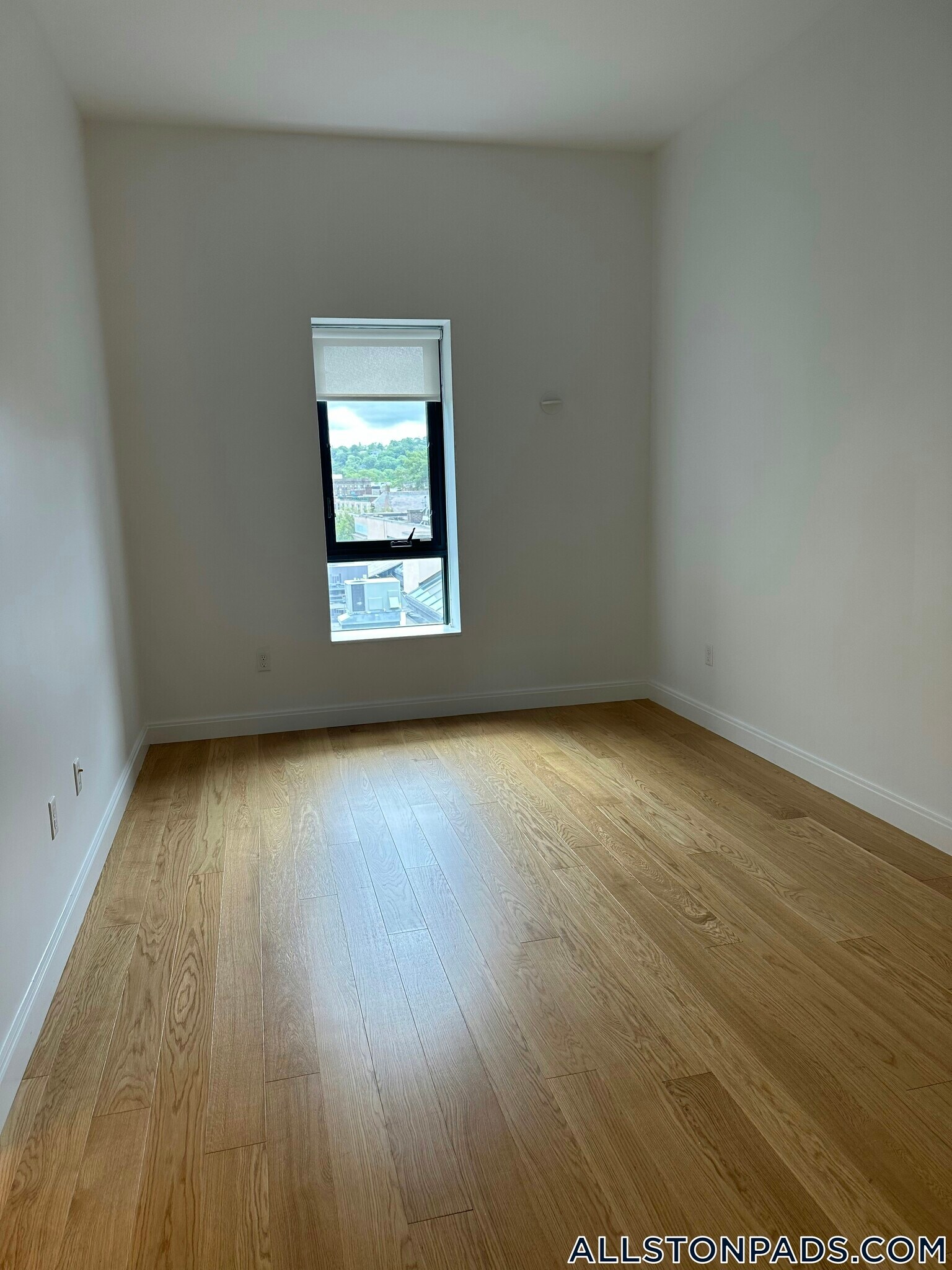 Building Photo - 83 Gardner St