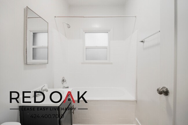 Building Photo - 454 S Catalina St