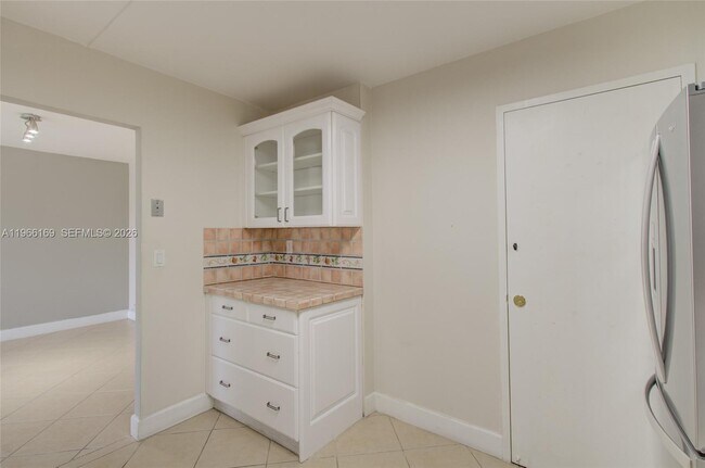 Building Photo - 401 Golden Isles Dr