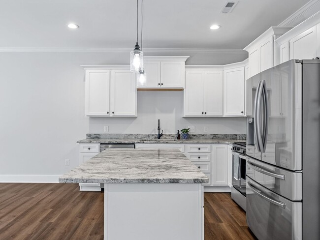 Building Photo - 3 Bed, 2.5 Bath - Lucky Penny End Unit
