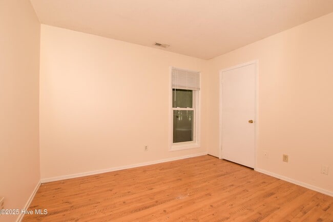 Building Photo - 103 Twinwood Dr