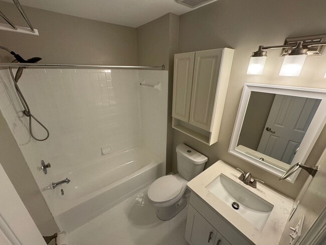 Building Photo - Stunning 4 Bed 3.5 Bath Home With Deck And...