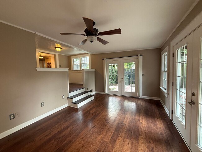 Building Photo - Gorgeous 4 Bed, 3 Bath Haymount Home