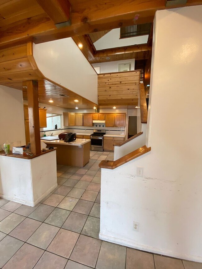 Building Photo - 6579 Del Playa Dr