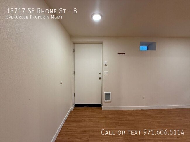 Building Photo - 13717 SE Rhone St