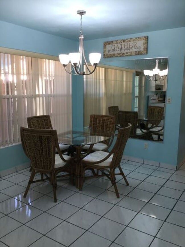 Building Photo - Single Family Home with Private Pool - 2 Bedroom plus bonus room!