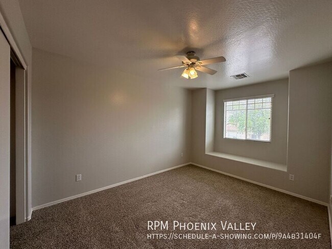 Building Photo - 13921 W Port Royale Ln