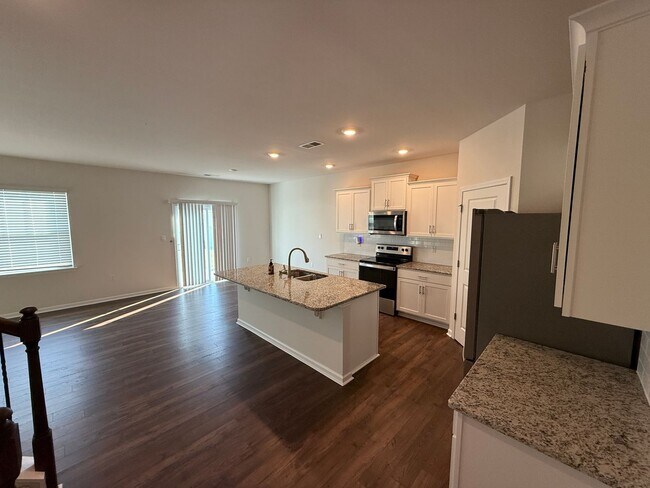Building Photo - 122 Flame Azalea Ct