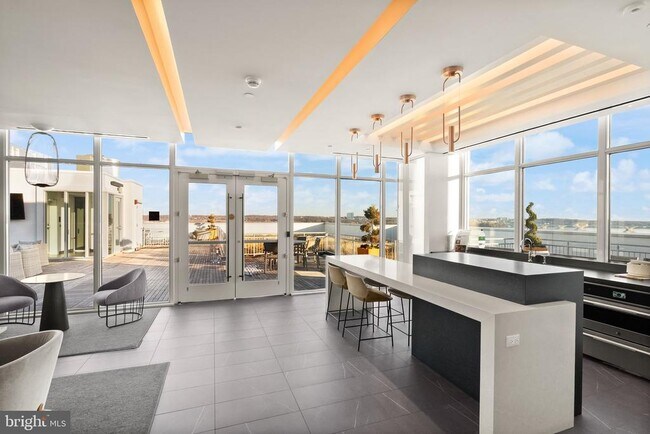 Building Photo - 925 N Fairfax St