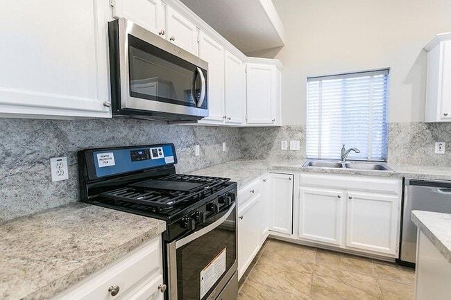 Building Photo - 6 Tranquil Glade Pl