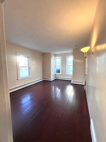 Building Photo - 6 Young Ave