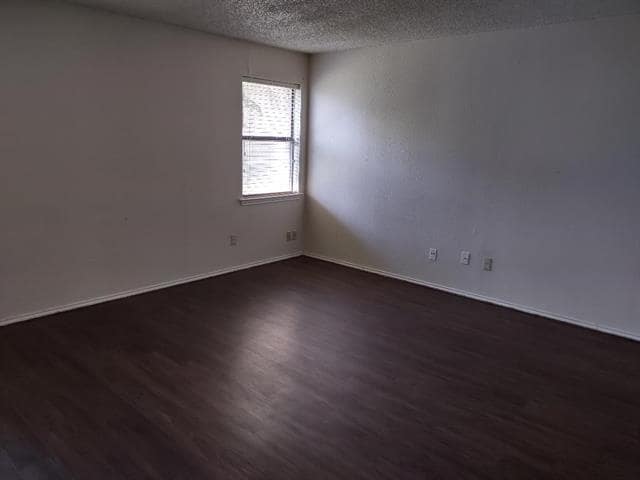 Building Photo - 202 Royal Field Dr