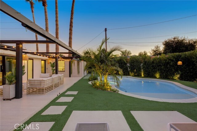 Building Photo - 8161 Encino Ave