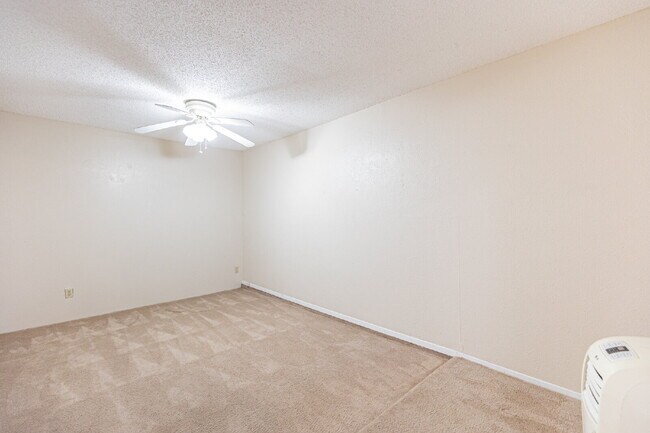 Building Photo - 9524 Quail Village Ln