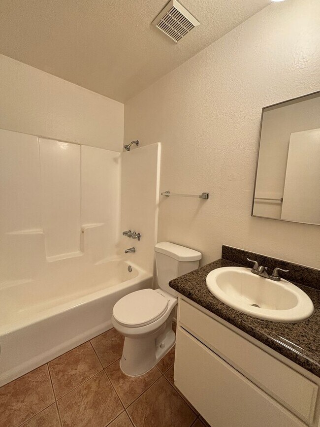 Building Photo - West Lancaster Apartment