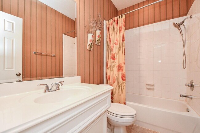 Building Photo - Furnished Montrose rental close to everyth...