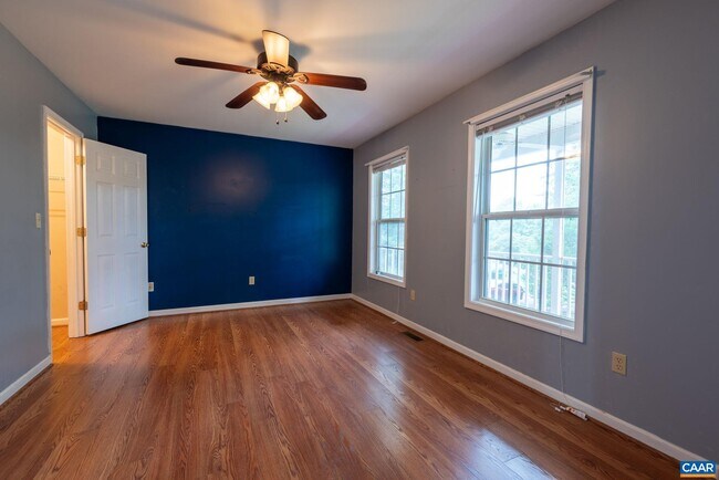 Building Photo - 497 Sunset Dr