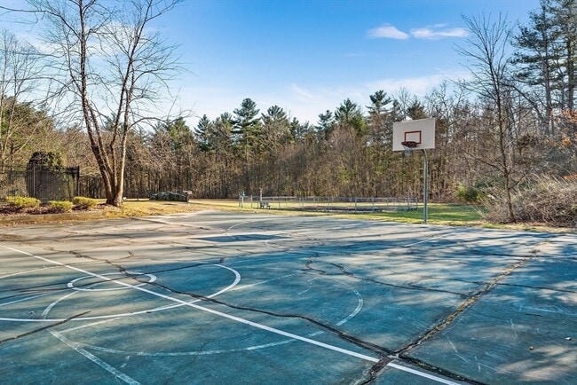 Building Photo - 2 Janet Rd