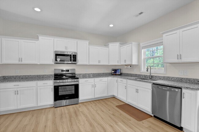 Building Photo - 821 Cooke Dr
