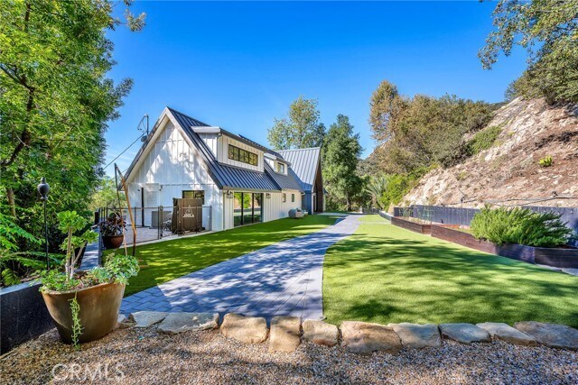 Building Photo - 24301 Sylvan Glen Rd