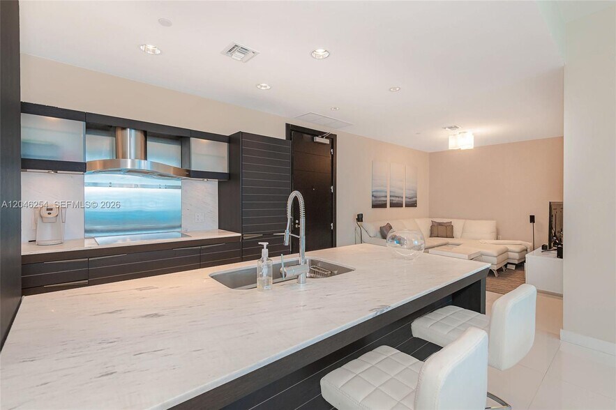 Building Photo - 200 Biscayne Boulevard Way