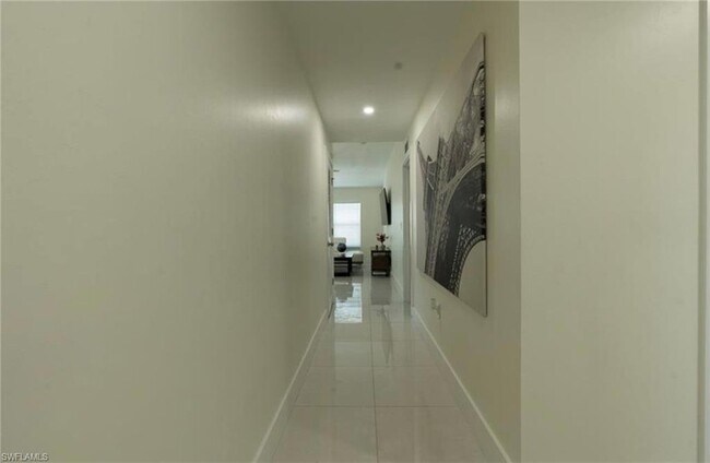 Building Photo - 261 Richmond Ave S