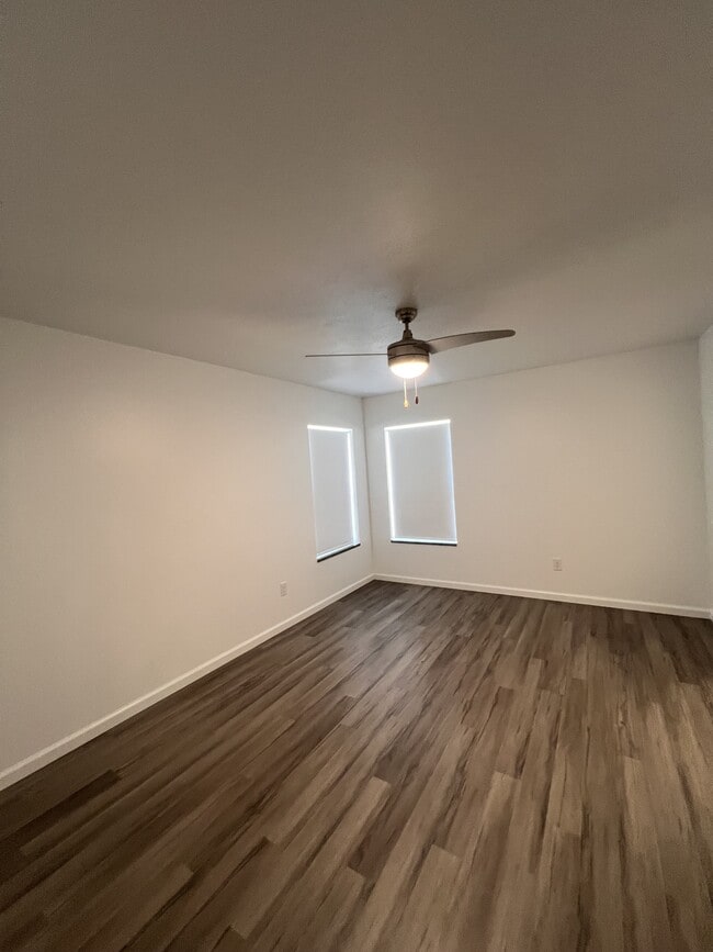 Building Photo - 209 Millersburg St