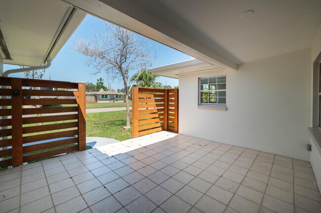 Building Photo - 2491 Coronado Way