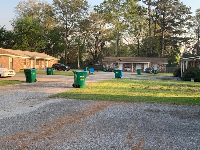 Building Photo - 220 E Church St