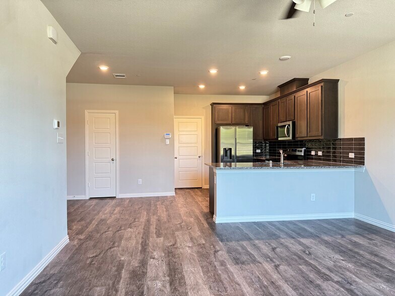 Building Photo - 3453 Solana Cir