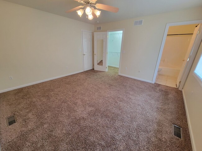 Building Photo - 3 bedroom, 2.5 bath Townhome - Available 0...