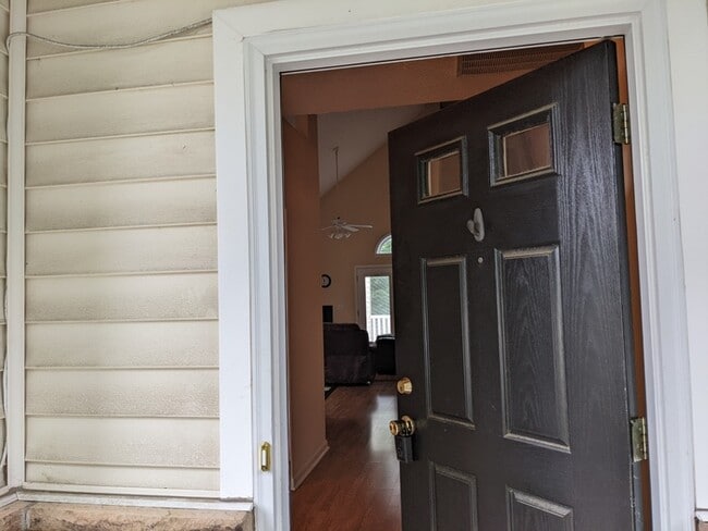 Building Photo - 960 Cinnamon Dr