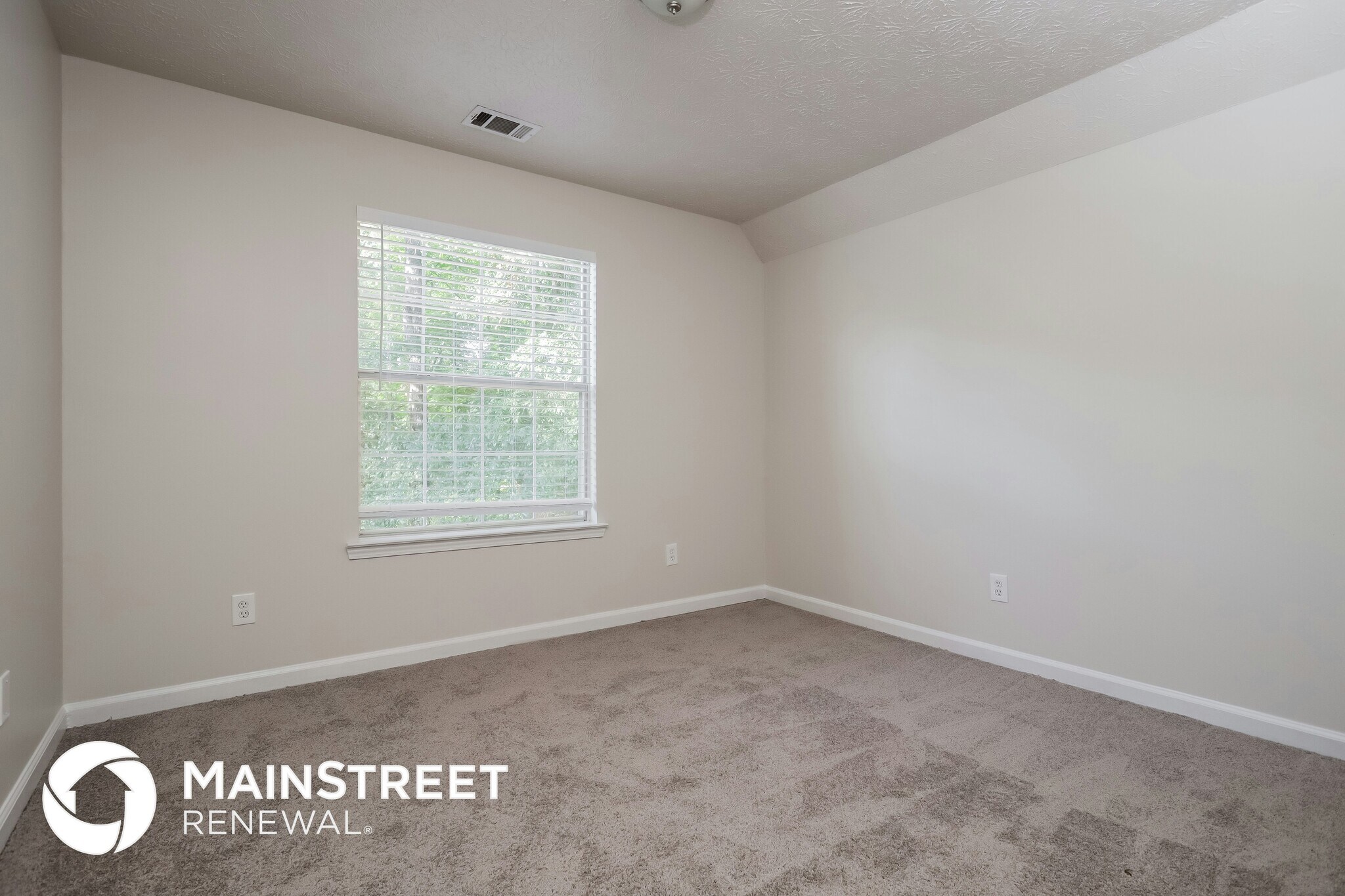 Building Photo - 242 Fairview Point