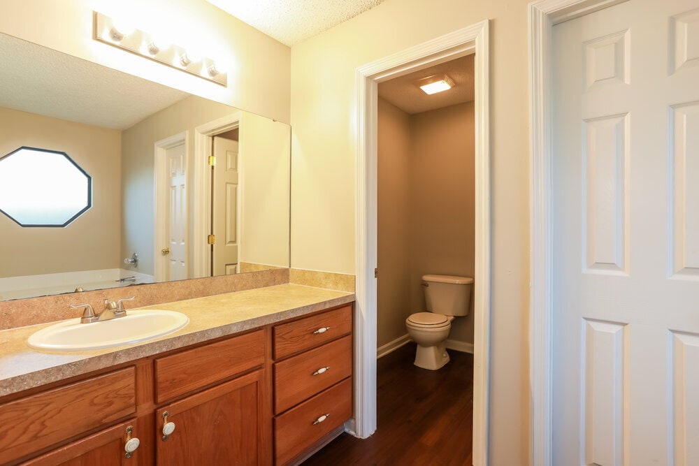 Building Photo - 1729 Glen Laurel Dr